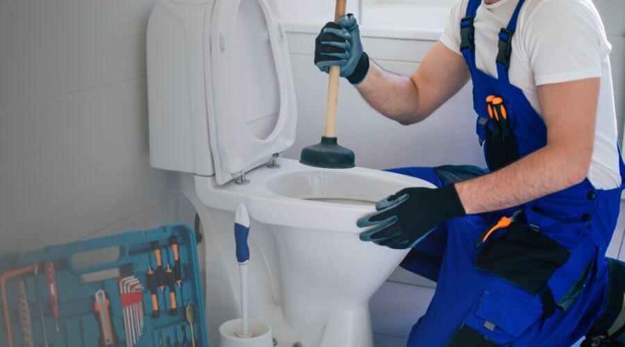 Expert burst pipe repair services in New Waverly, IN
